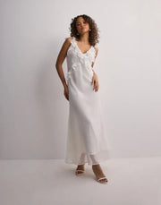 Neo Noir Dara White Chiffon Ruffle V-Neck Maxi Dress – Sleeveless | Women
