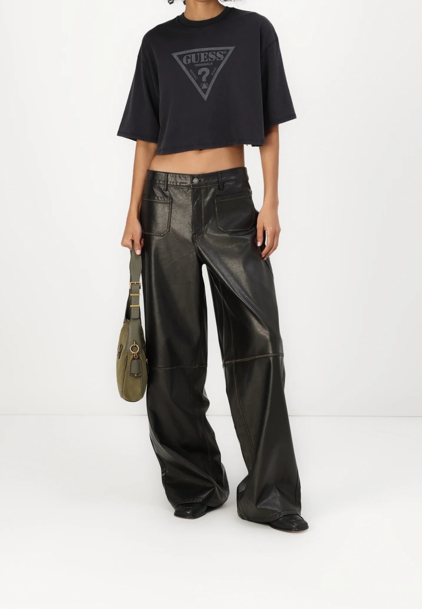 Guess Originals Triangle Logo Crop T-Shirt – Black M