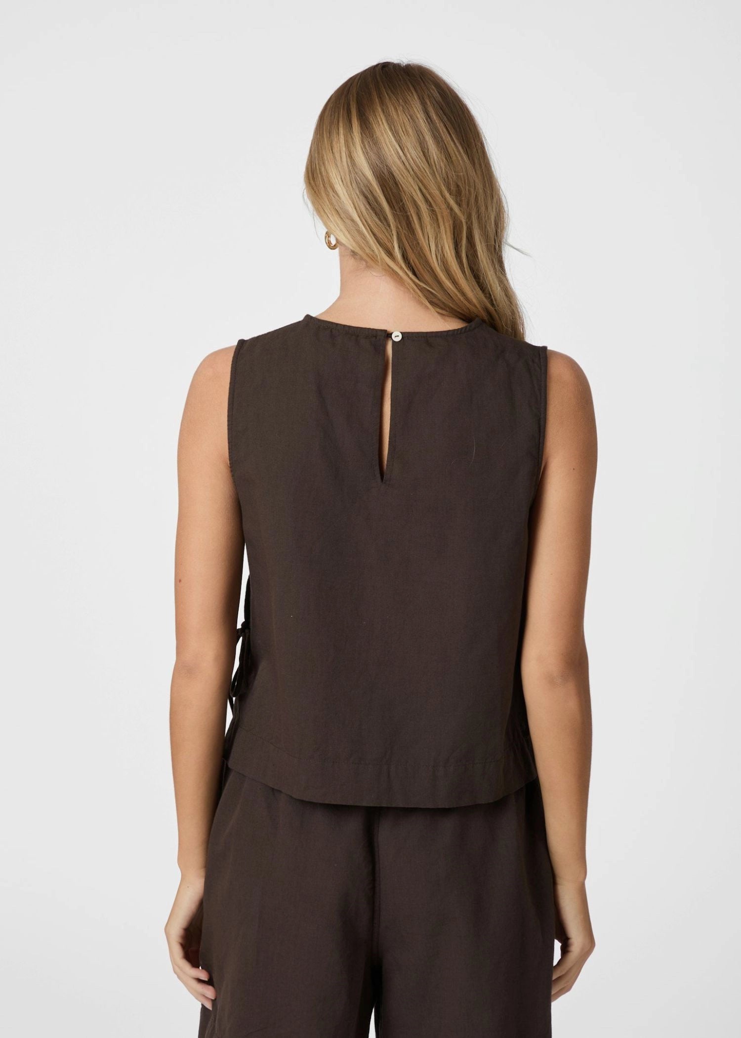 Neo Noir Svetlana Dark Brown Linen Crop Top – Side Tie Round Neck Sleeveless | Women