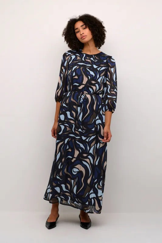 Kaffe Curve KCMarga Blue Grey Abstract Graphic Maxi Dress – Round Neck Tie Waist 3/4 Puff Sleeves | Women
